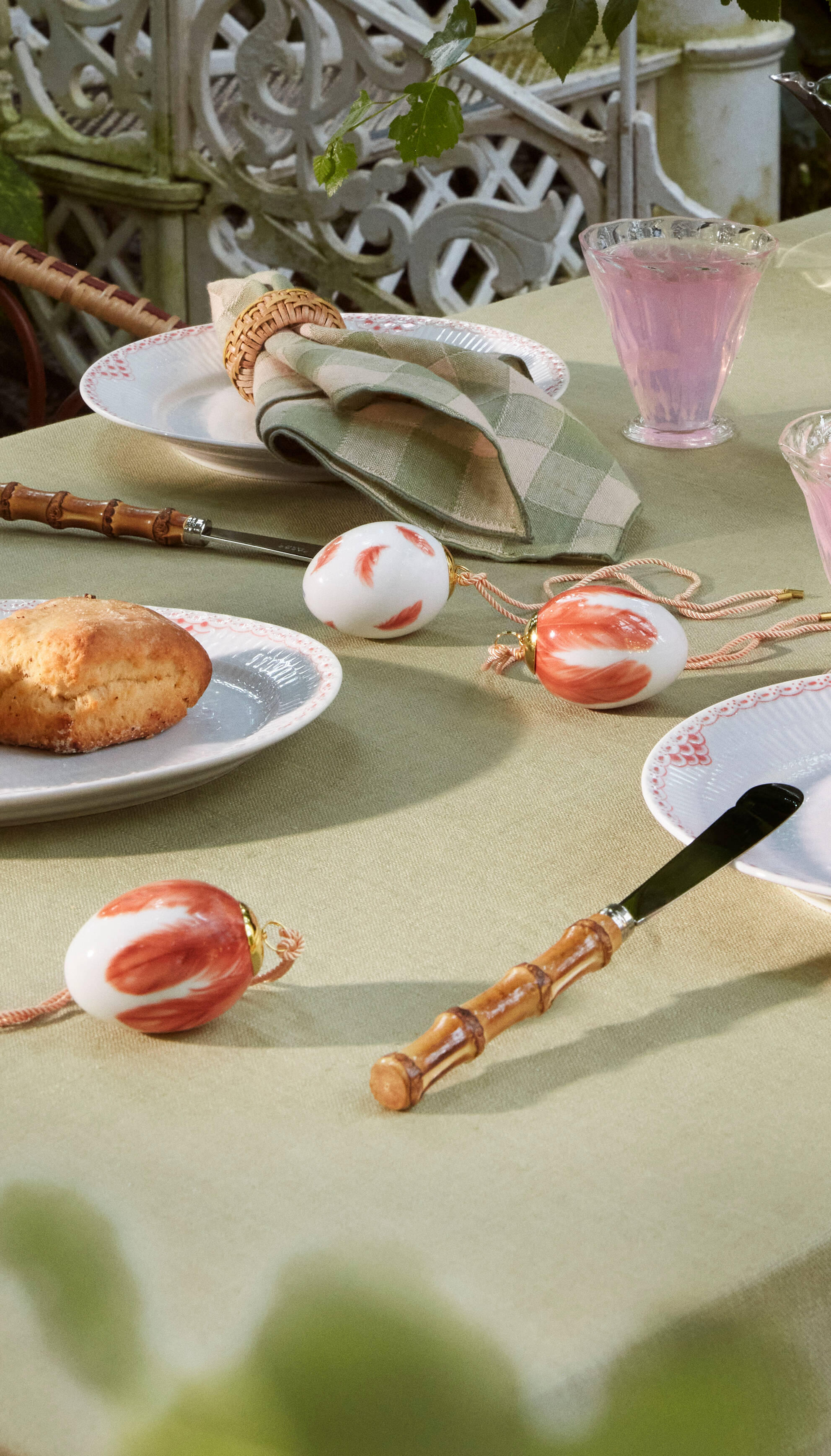 Dekorationsæg 2025, 2 stk - Rødstjertfjer